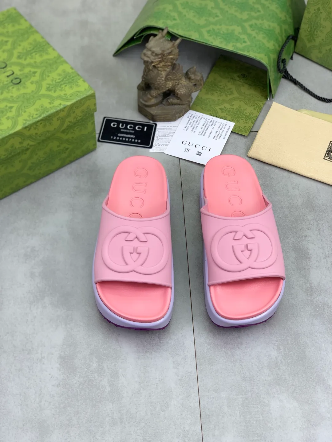 Men's Men's Shoes 💰P300💰[New Style] High Version 🎁🎁🎁 GUCCI New Year of the Snake casual slippers, original official website, perfect workmanship, transmitting a kind of noble luxury, sublimating its definition of luxury in Gucci's high-end extraordinary craftsmanship. Original Gucci double G combination outsole, code number: 35-46, complete package
